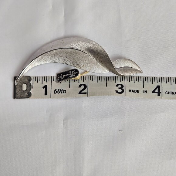 VTG Crwn Trifari Silver Leaf Brooch Pin Mid Century Modern Curved Feather Design - Picture 7 of 14